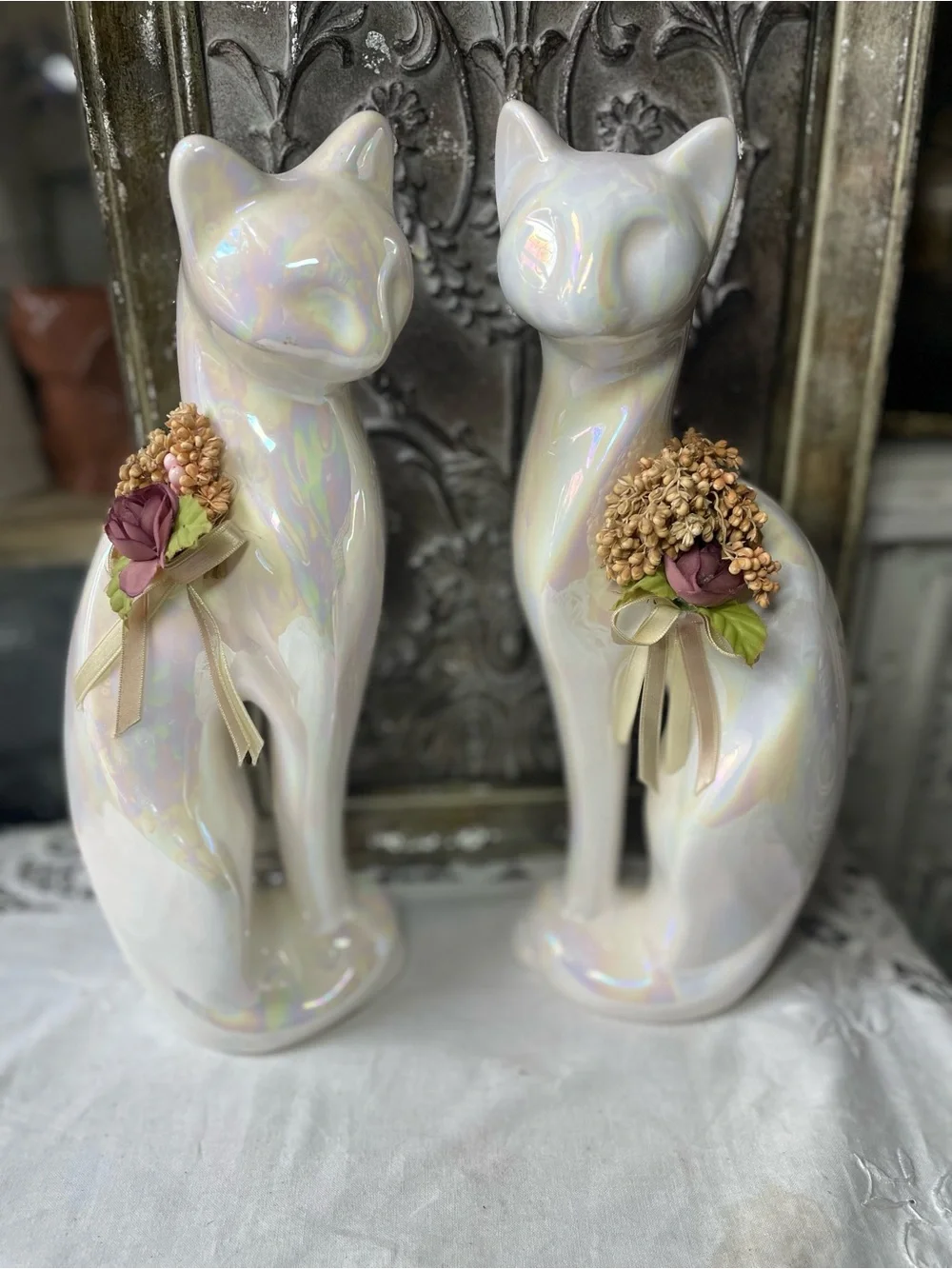 Vintage Pearl opalescent white sitting kitty cat figurines Siamese twins